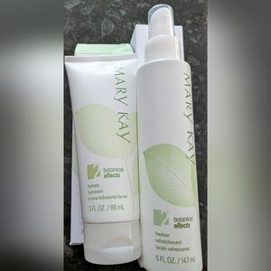 Mary Kay White and Green Skincare Moisturizer